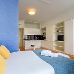 At - Aliados Apartment