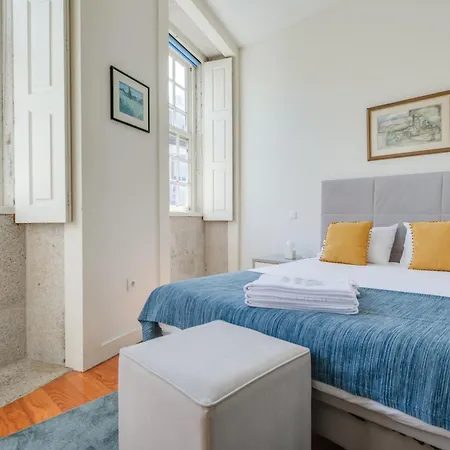 At - Aliados Апартаменты