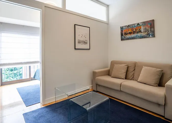 At - Aliados Apartman *