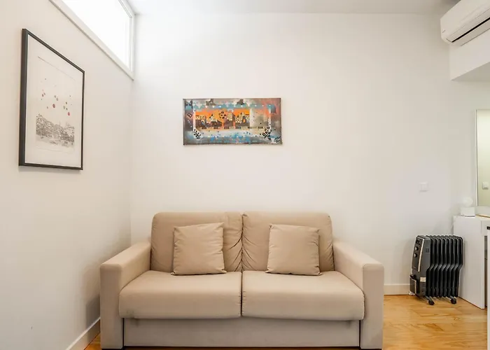 At - Aliados Apartman *