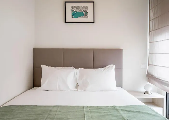 At - Aliados Apartman *